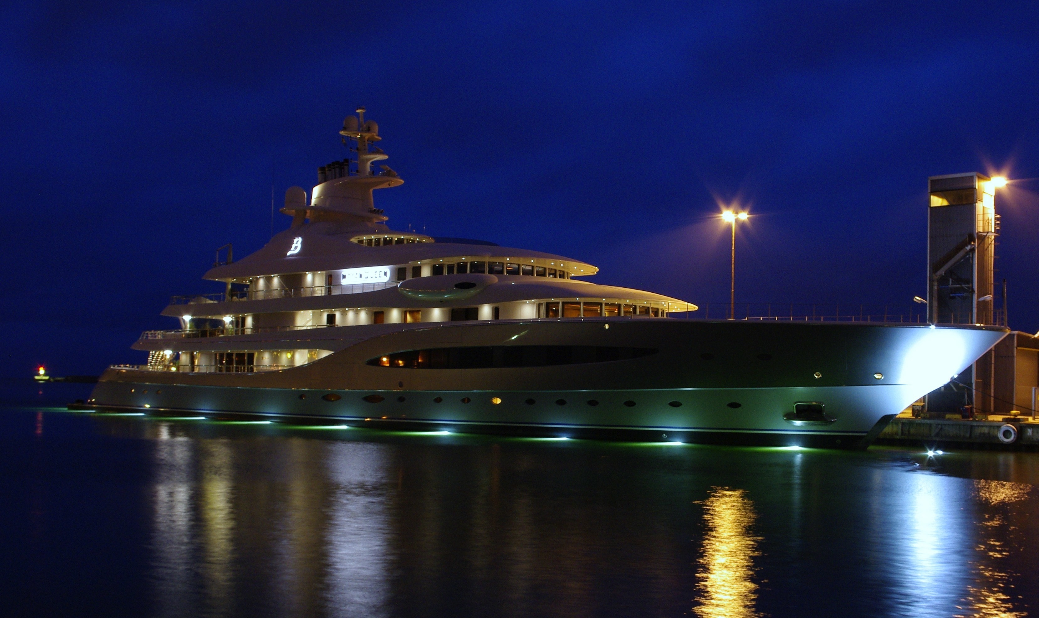 Yacht MAYAN QUEEN IV, Blohm + Voss CHARTERWORLD Luxury Superyacht